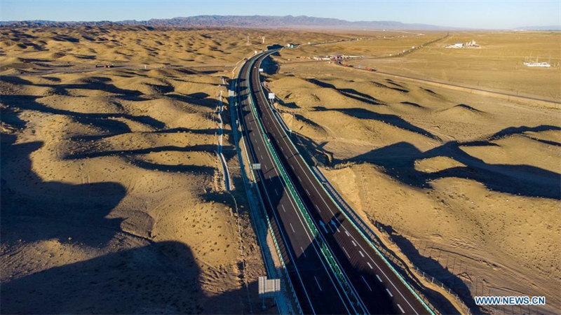 Chine : mise en service complète de la plus longue autoroute traversant un désert au monde