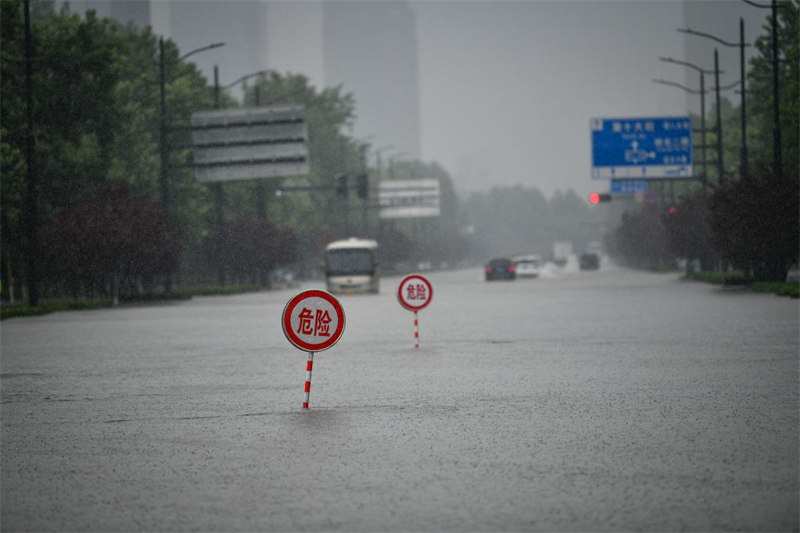 Chine : 12 morts suite aux pluies torrentielles à Zhengzhou
