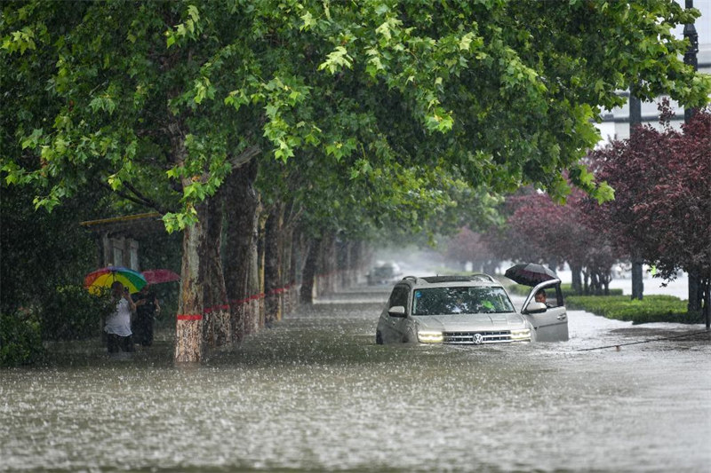 Chine : 12 morts suite aux pluies torrentielles à Zhengzhou