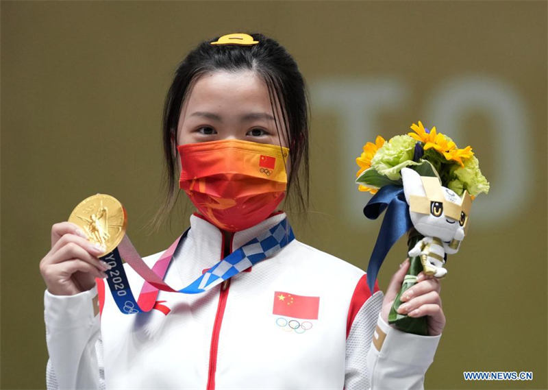 JO de Tokyo : cérémonie de remise des médailles de tir à la carabine à air 10m femmes