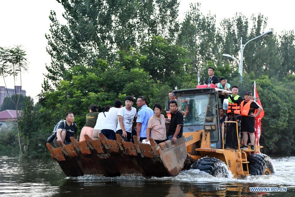 Chine : sauvetage après l'inondation à Weihui