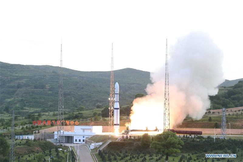 La Chine envoie deux satellites multimédia en orbite