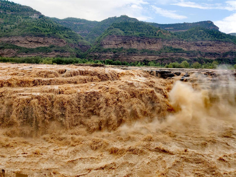La cascade de Hukou, situé dans le comté de Jixian de la province du Shanxi (nord-ouest de la Chine). (Li Jingjing / Chinadaily.com.cn)