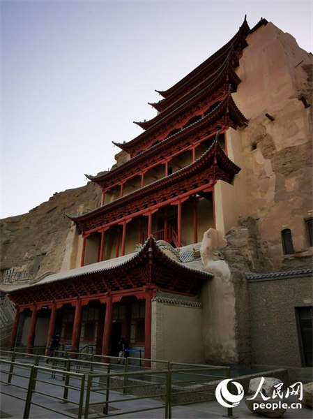 La Tour à neuf étages, le bâtiment emblématique des Grottes de Mogao. (Zhao Guangxia / Le Quotidien du peuple en ligne)