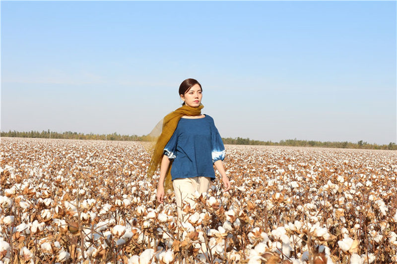 Un défilé de mode dans les champs de coton du Xinjiang