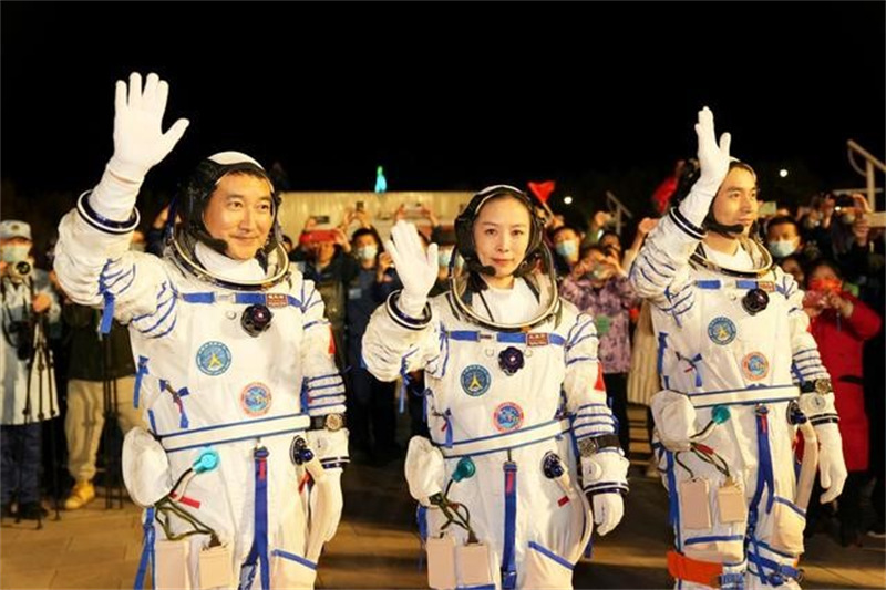 Wang Yaping, « enseignante depuis l'espace » et première femme astronaute chinoise à séjourner dans la station spatiale