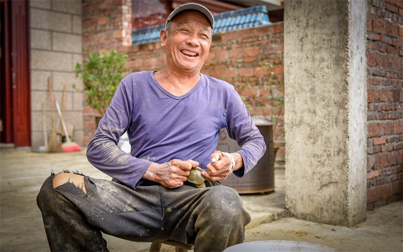 Découvrez la vie simple et idyllique des pêcheurs d'un petit village du Fujian