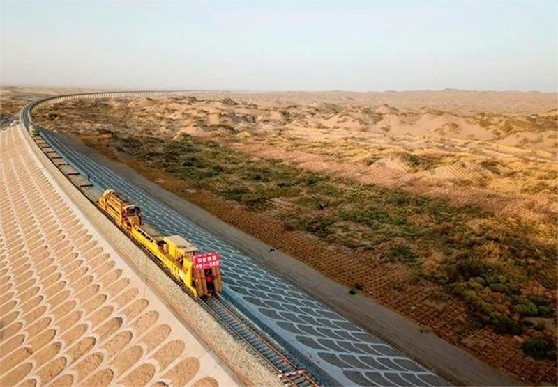 Le désert du Taklamakan « encerclé » par le rail