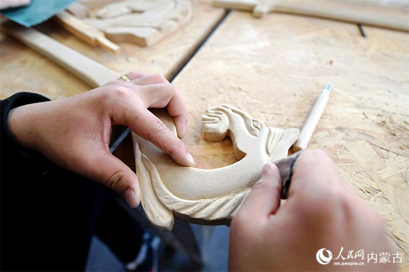 La fabrication d'instruments de musique, une nouvelle voie pour le développement de l'enseignement professionnel en Mongolie intérieure