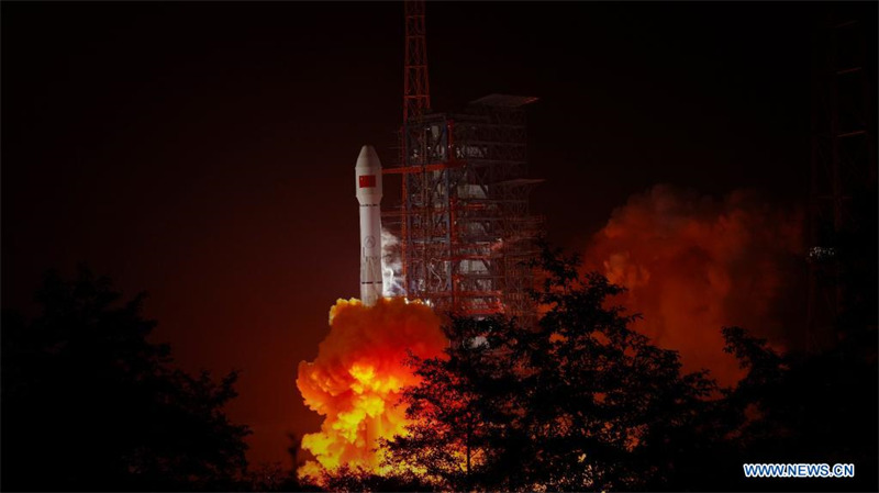 La Chine lance le satellite Zhongxing-1D