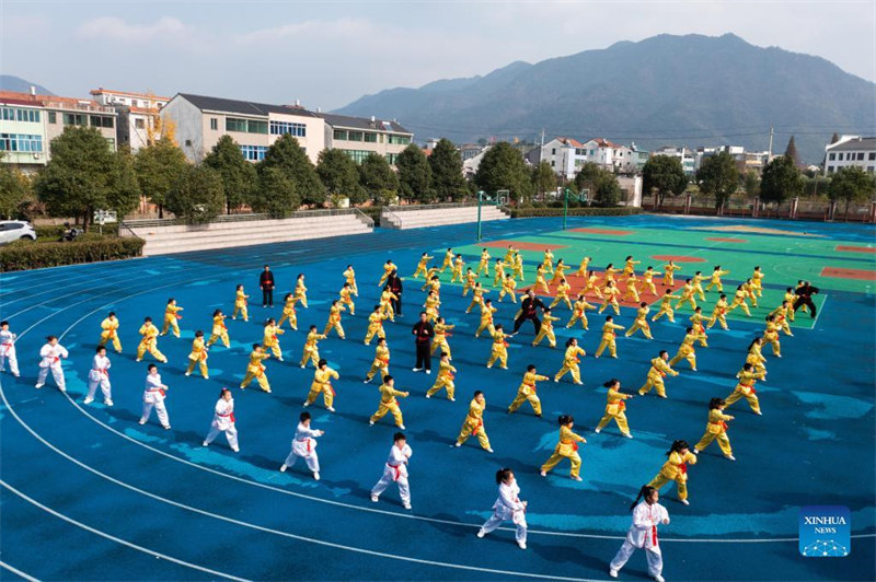 Zhejiang : les cours d'arts martiaux font entrer le patrimoine culturel immatériel dans une école rurale