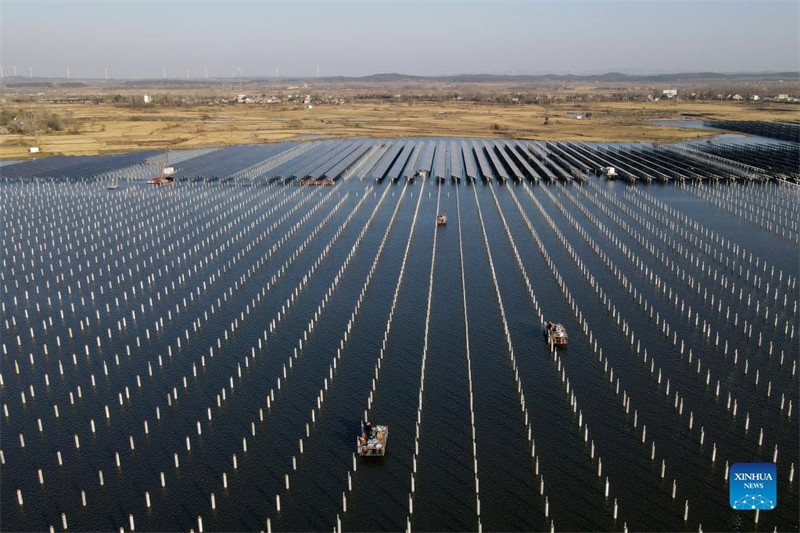 Anhui : la centrale photovoltaïque du réservoir de Jiangji connectée avec succès au réseau