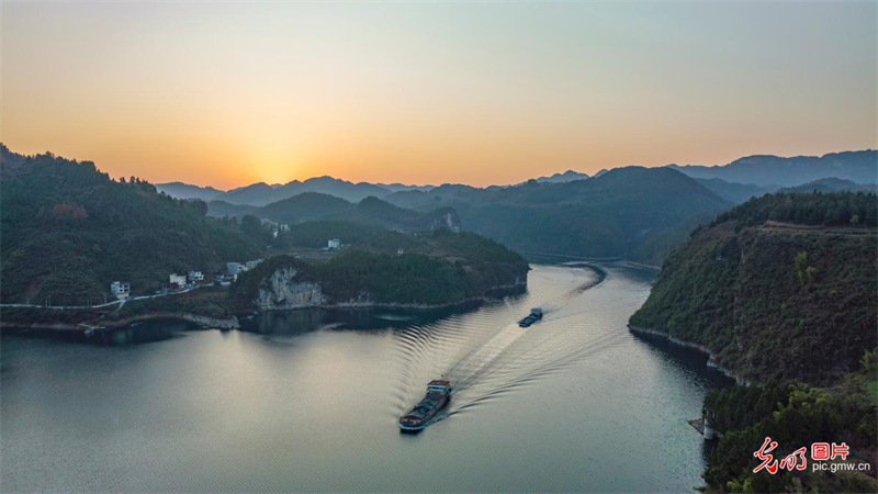 Guizhou : des navires sur un viaduc !