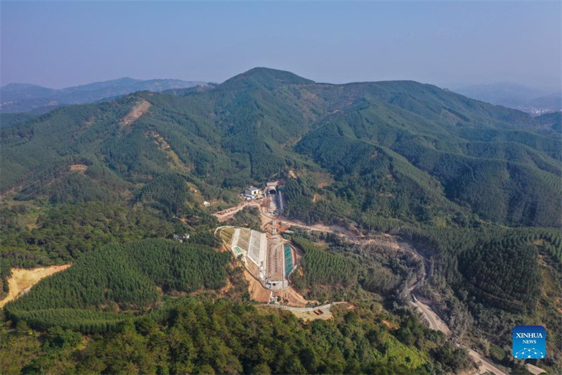 Le tunnel de Wang'an de la ligne à grande vitesse Nanning-Yulin percé
