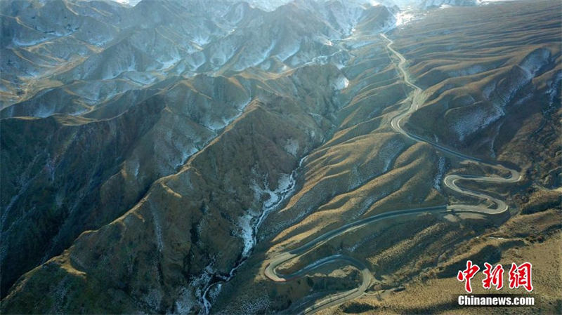 Les routes rurales du Xinjiang vues du ciel