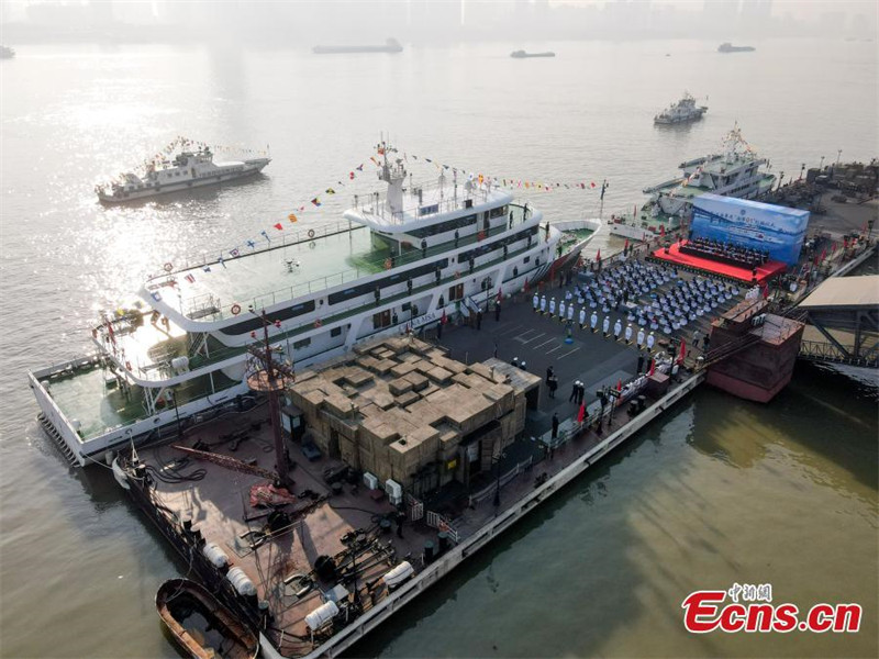 Un grand navire de commandement d'urgence mis en service en Chine