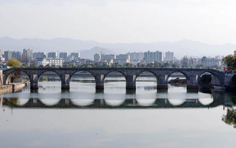 Huangshan, dans la province de l'Anhui : le projet de réparation du pont Zhenhai de la dynastie Ming a obtenu l'acceptation d'achèvement