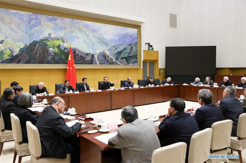 Le PM chinois appelle à davantage de contributions de la part des conseillers