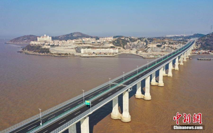 Ouverture d'un grand pont maritime dans l'est de la Chine