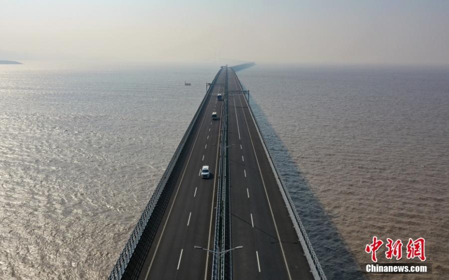 Ouverture d'un grand pont maritime dans l'est de la Chine