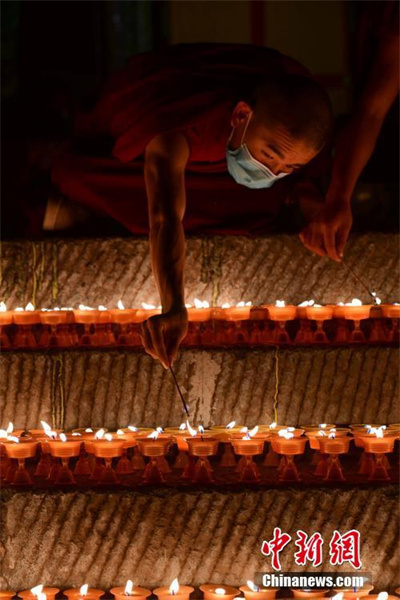 La Journée de la lampe à beurre célébrée à Lhassa, au Tibet