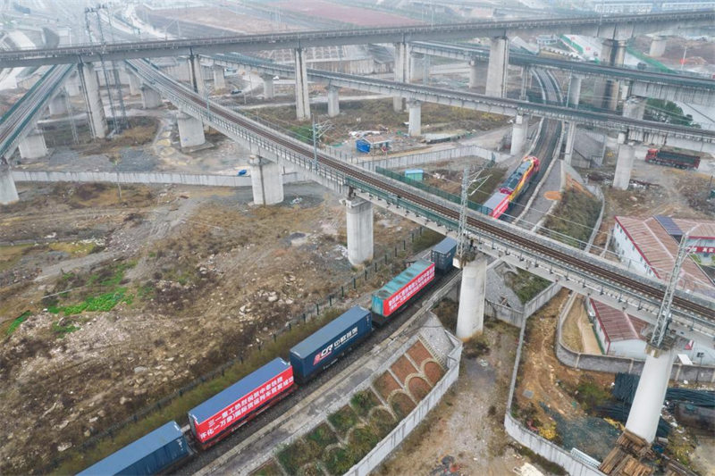 Le Hunan lance un service de fret ferroviaire international Chine-Laos