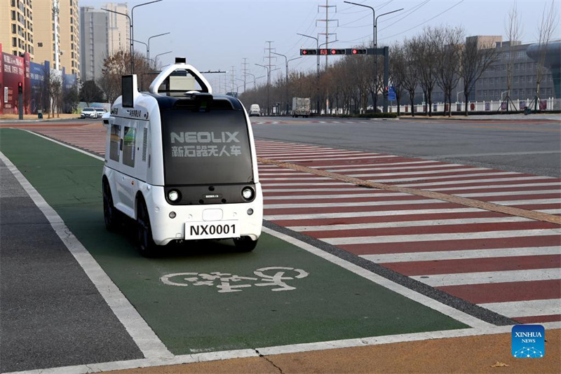 Des véhicules sans conducteur utilisés pour transporter des marchandises à Xi'an