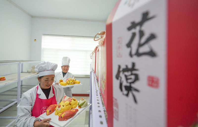 Shandong : des petits pains festifs colorés pour célébrer le Nouvel An chinois