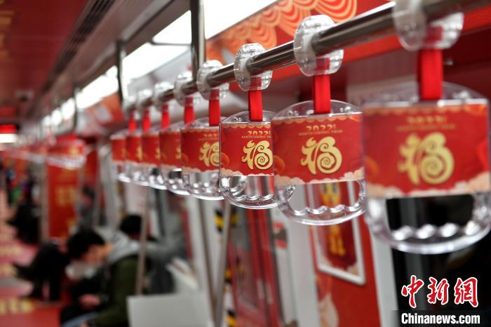 Fujian : le métro de Fuzhou met en service un train sur le thème du « Fu »