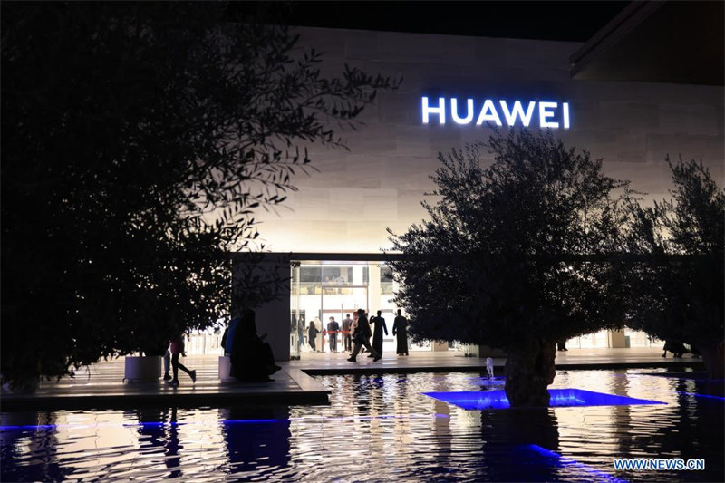 Huawei inaugure sa plus grande boutique à l'étranger à Riyad