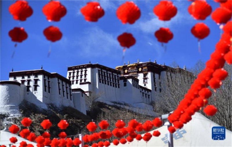 Le marché du Nouvel An bat son plein à Lhassa, au Tibet