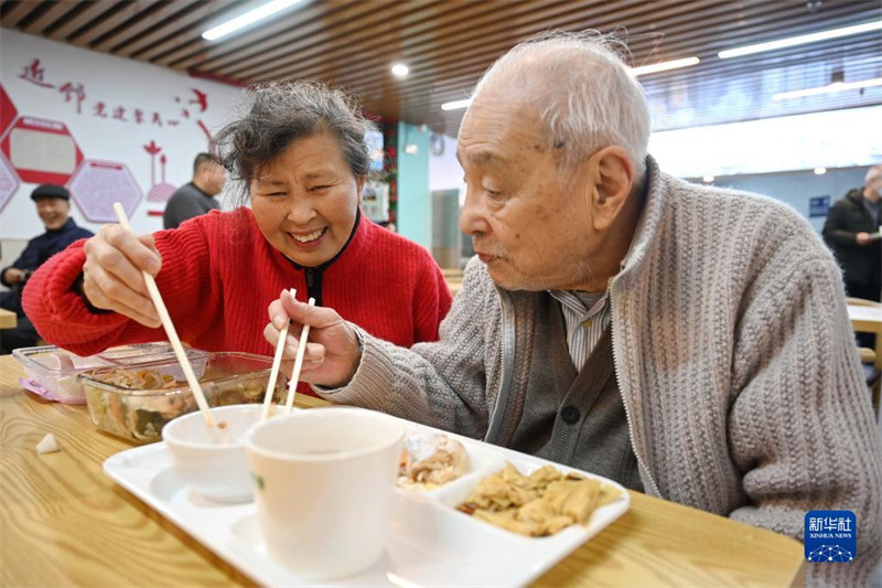 Fujian : des cantines pour personnes âgées prennent soin des seniors à Fuzhou
