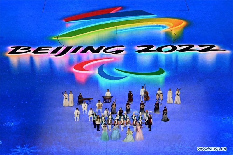 Un spectacle avant la cérémonie d'ouverture des Jeux paralympiques d'hiver de Beijing 2022, au Stade national, à Beijing, capitale chinoise, le 4 mars 2022. (Song Yanhua/Xinhua)