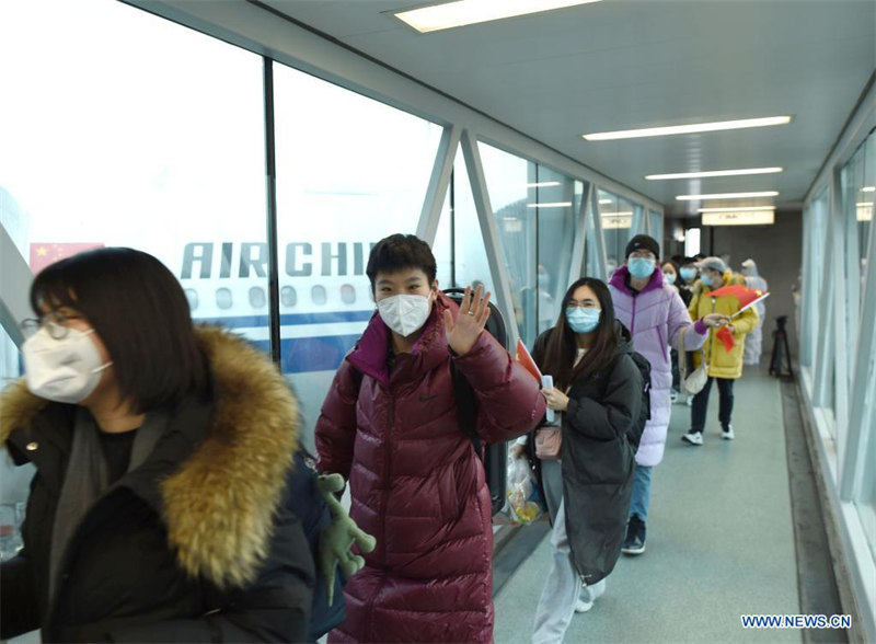 Deux premiers vols transportant des Chinois évacués de l'Ukraine arrivent en Chine