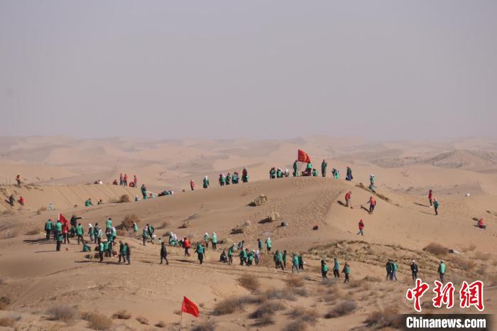 Le Gansu lutte contre l'avancée du désert de Tengger