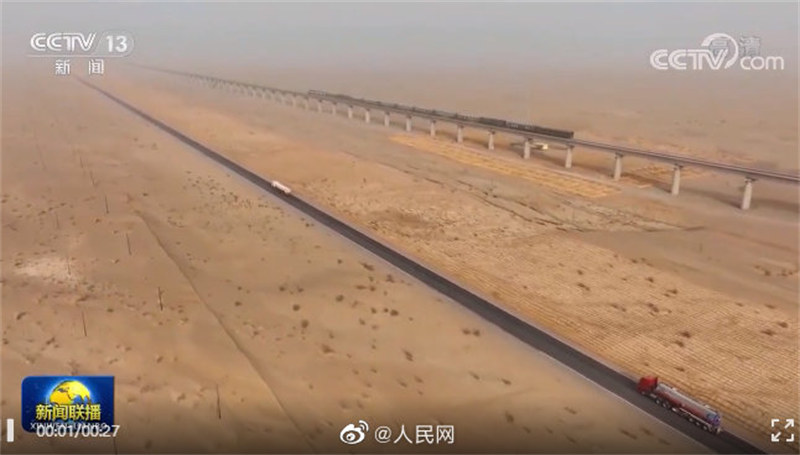 La Chine achève la construction d'un chemin de fer circulaire dans le désert du Taklamakan