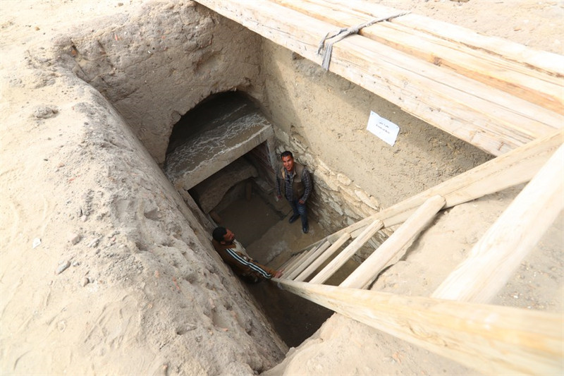 L'Egypte découvre cinq tombes antiques vieilles de 4.000 ans