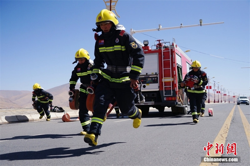 L'entraînement des « flammes bleues de Kekexili » à 4 500 mètres d'altitude 