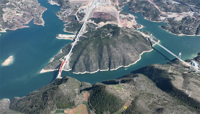 Chongqing : les grands ponts sur le fleuve Yangtsé