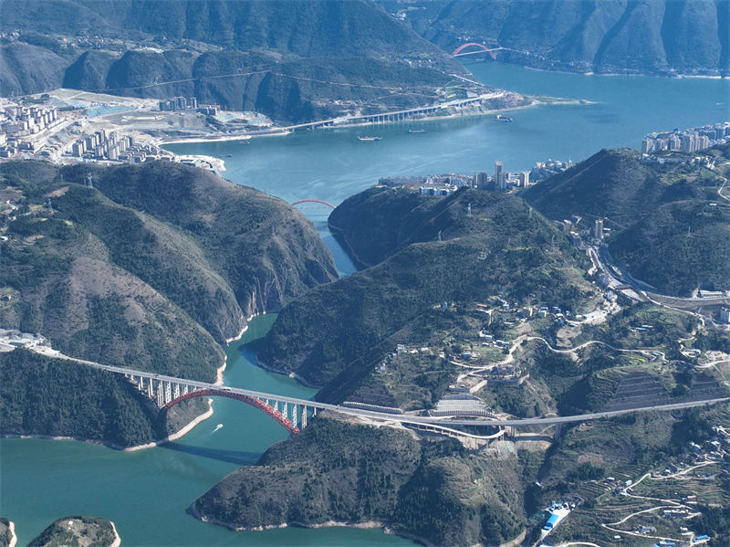 Chongqing : les grands ponts sur le fleuve Yangtsé