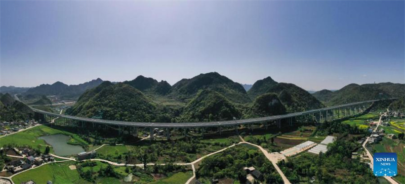 La construction de la ligne principale de l'autoroute Guiyang-Huangping entre dans la phase finale