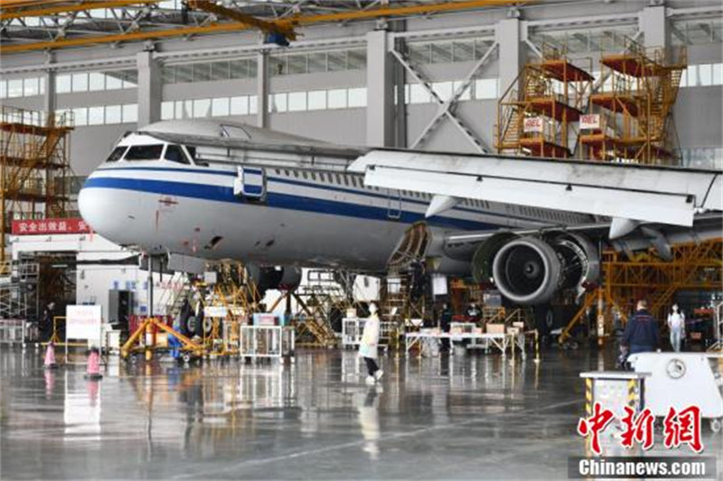 En visite sur la plus grande base de maintenance des avions dans le sud-ouest de la Chine