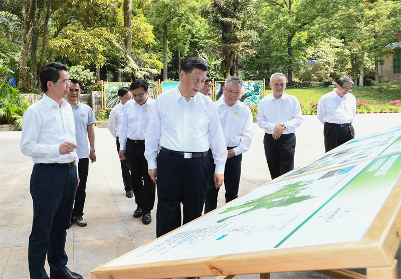 Xi Jinping inspecte Wuzhishan à Hainan