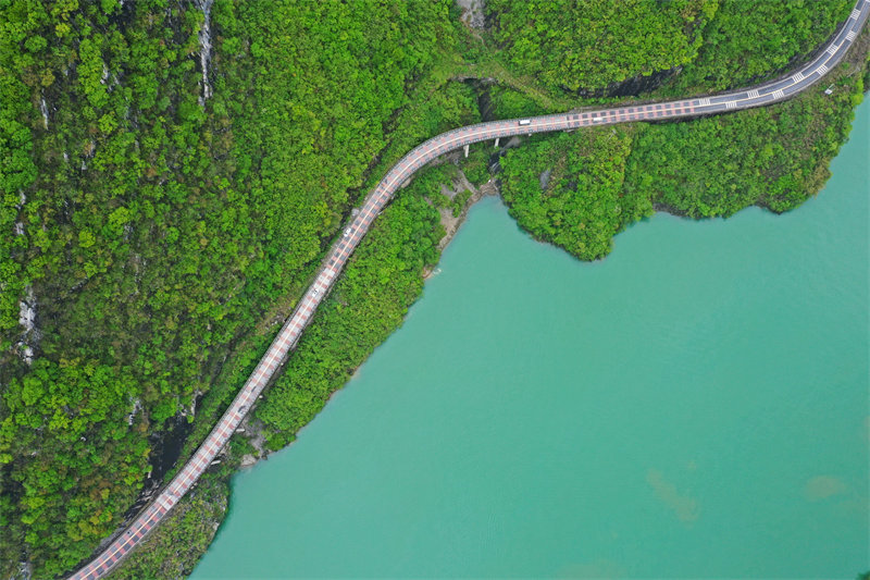 Chongqing : la route de la falaise, la voie vers la prospérité