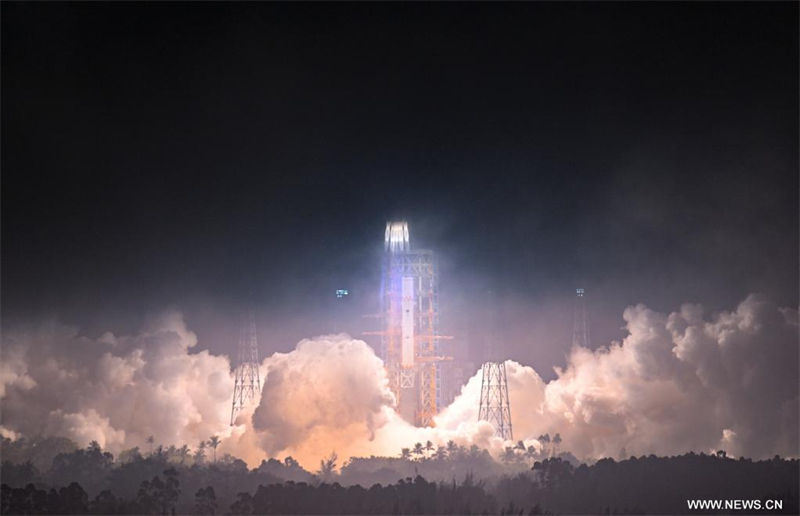 La Chine lance un vaisseau cargo pour approvisionner sa station spatiale
