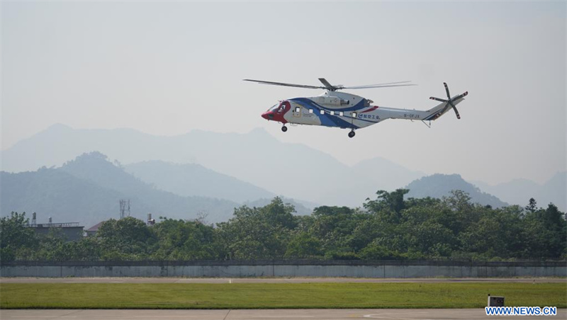 Chine : réussite du premier vol du grand hélicoptère civil AC313A