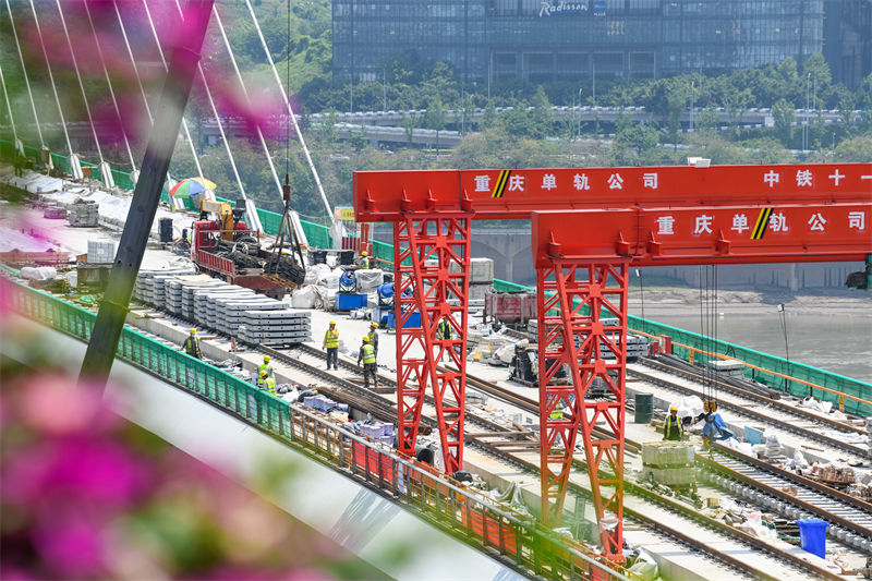 Chongqing : la construction du pont Nanjimen bat son plein