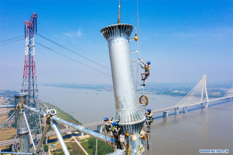 Chine : chantier du projet de transmission d'électricité à ultra-haute tension Baihetan-Zhejiang