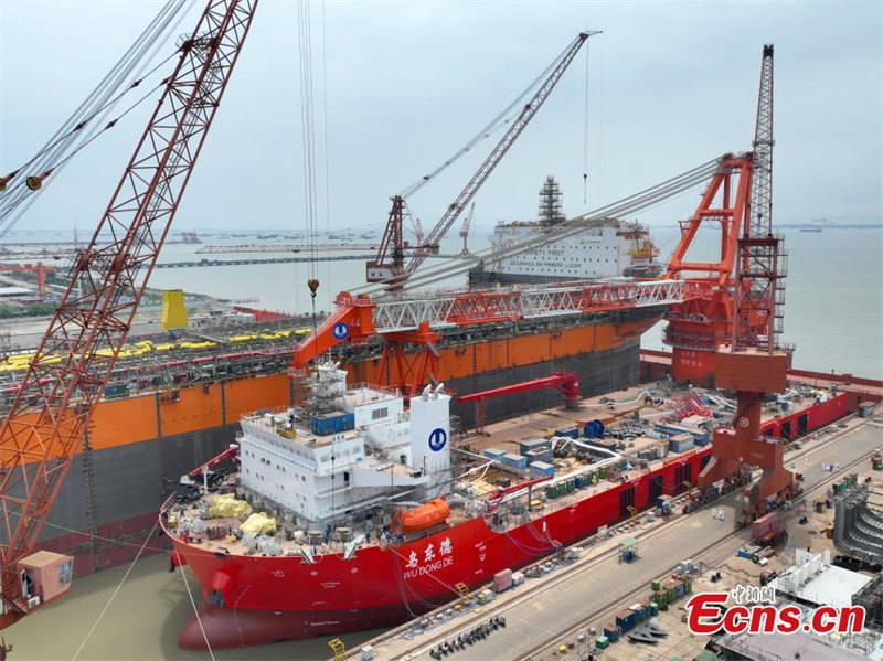 Lancement d'un navire de levage de 3 000 tonnes pour l'installation des parcs éoliens dans le Jiangsu