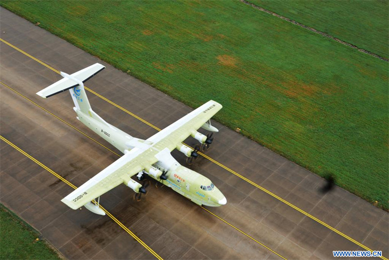 Vol inaugural réussi de la nouvelle configuration du grand avion amphibie AG600 de la Chine